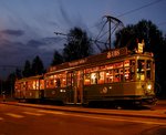 Am 19.08.2008 war der Basler Triebwagen 450  Dante Schuggi  mit Beiwagen 702 auf Dinnerfahrt und machte an der Endhaltestelle Bruderholz Pause.