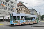 Be 4/4 494, mit einer Werbung für die Galerie Lumas, bedient die Haltestelle der Linie 3 am Aeschenplatz.