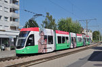 Be 6/8 Flexity 5012, mit einer U-Abo Werbung, wartet an der Endstation der Linie 14 in Pratteln.