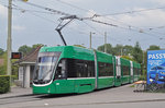 Be 6/8 Flexity 5009, mit einer Teilwerbung für die BKB, wartet an der Endstation der Linie 3 an der Birsfelden Hard.