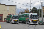 Am 20.10.2016 wurden in der Hauptwerkstatt drei weitere Anhänger für die Reise nach Belgrad auf Lastwagen verladen. Nun ist alles gesichert und die drei Lastwagen verlassen den Hof der Hauptwerkstatt Richtung Grenzübergang Weil am Rhein.