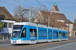 Be 6/8 Flexity 5028 löst den Be 6/8 Combino 307 mit der IWB Werbung ab.