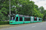 Be 6/8 Combino 325, auf der Linie 8, fährt zur Haltestelle am Bahnhof SBB.