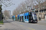 Be 6/8 Flexity 5010, mit der Werbung für Turkish Airlines, fährt zur Haltestelle Zoo Bachletten.