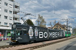 Be 4/6 S 684, mit einer Werbung für Bomberg Uhren, wartet zusammen mit dem B 1460 an der Endstation der Linie 14 in Pratteln.