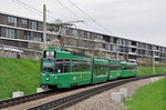 Be 4/6 S 678 zusammen mit dem B 1478, auf der Linie 14, fahren zur Haltestelle Freidorf.