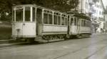 Strassenbahn Schwyz - Brunnen: Motorwagen 6 mit Anhänger 11 (beide Baujahr 1914) in Schwyz (Postplatz), Oktober 1963.