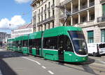 BVB - Tram  Be 6/8  5002 unterwegs in der Stadt Basel am 15.09.2017