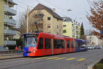 Be 6/8 Combino 306 FC Basel, auf der Linie 6, bedient die Haltestelle Merkurstrasse.