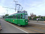 BVB - Oldtimer Tram Be 4/4  413 mit Beiwagen unterwegs an der Tramparade in der Stadt Basel am 22.05.2022