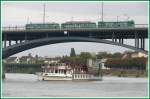 Be 4/4 + B4 + B4 überqueren den Rhein in Basel auf der Wettsteinbrücke.