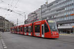 Be 6/8 Combino 654 mit der Bauhaus Werbung, auf der Linie 9, fährt zur Haltestelle beim Bahnhof Bern. Die Aufnahme stammt vom 30.11.2021.