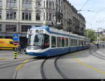 VBZ - Tram Be 5/6 3042 unterwegs auf der Linie 17 in der Stadt Zürich am 04.10.2022