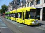 Schluss des Gelenktram Be 6/8  880 mit Vollwerbung in den Strassen von Genf ( Genve ) am 06.05.2007