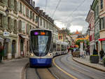 Straßenbahn Genf Linie 18 nach CERN in Carouge, 09.11.2019.
