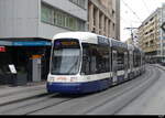 tpg - Tram Be 6/8  894 unterwegs in der Stadt Genf am 16.04.2023 