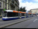 tpg - Tram Be 6/8 869 unterwegs in der Stadt Genf am 16.04.2023