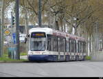 tpg - Tram Be 6/8 884 unterwegs in der Stadt Genf am 16.04.2023