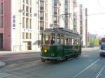 TPG - Bei der Haltestelle Lyon kam vllig unterwartet das Oldtimer Tram Be 2/2 125 am 11.12.2009 
