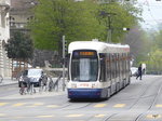 tpg - Tram Be 6/8 870 unterwegs auf der Linie 10 in der Stadt Genf am 09.04.2016