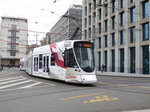 tpg - Tram Be 6/10 1809 unterwegs auf der Linie 18 in der Stadt Genf am 09.04.2016
