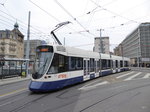 tpg - Tram Be 6/10 1818 unterwegs auf der Linie 14 in der Stadt Genf am 09.04.2016