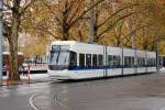 Am 16.11.09 lie sich die  Cobra -Tram Be 5/6 3068 der Glattalbahn (VBG)in Stadelhofen auf der Linie 11 ablichten.