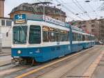 VBZ Verkehrsbetriebe Zrich Motorwagen Be 4/6 2001  Tram 2000  und Motorisierter Anhnger  Be 4/6  Tram 2000  am 30.12.03 beim Bahnhof Zrich Oerlikon