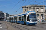 Be 5/6 Cobra 3003, auf der Linie 13, fährt zur Haltestelle beim Bahnhof Zürich.