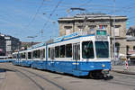 Doppeltraktion, mit den beiden Be 4/6 2048 und 200?, auf der Linie 11, fährt zur Haltestelle beim Bahnhof Zürich.