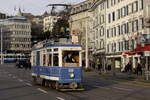 Der historische Wagen 1330 der VBZ als Fondue-Tram hat das Central verlassen und fährt Richtung Bellevue (25.1.20).