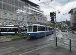 Linie 7 2067 am Bahnhofplatz. Wegen eines Personenunfalls in der Bahnhofstrasse musste die Linie 7 via Sihlpost - Stauffacher nach Wollishofen umgeleitet werden. Datum: 26. 6. 2020