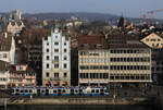 Eine Cobra Be 5/6 auf dem Limmatquai, vom Lindenhof gesehen am 12.02.2017.