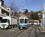 Linie 6 Wagennummer 2045 „Riesbach“ beim Toblerplatz.