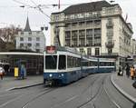 Linie 2 Wagennummer 2043  Rennweg  + 2044  Wollishofen  beim Paradeplatz.