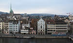 Ein Tram 2000 Be 4/6 der Linie 15 auf dem Limmatquai am 21.11.2010.