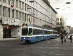 Linie 9 Wagennummer 2045 „Riesbach“ beim Paradeplatz.