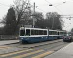 Linie 7 Wagennummer 2042  Altstetten  an der Haltestelle Brunaustrasse.