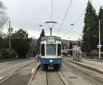 VBZ Linie 11 Wagennummer 2038  Witikon  an der Haltestelle Friedhof Enzenbühl.