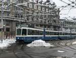 Linie 11 Wagennummer 2002  Seebach  beim Bahnhofquai.