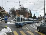 Linie 13 Wagennummer 2002  Seebach  kurz vor der Haltestelle Schwert.