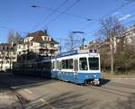 Linie 4 Wagennummer 2074 zwischen Wildbachstrasse und Bahnhof Tiefenbrunnen.