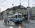 Linie 4 Wagennummer 2002 „Seebach“ beim Central.