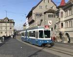 Linie 15 Wagennummer 2012 „Wiedikon“ zwischen Rathaus und Helmhaus.