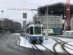 VBZ Linie 7 Wagennummer 2042  Altstetten  beim Bahnhofquai.