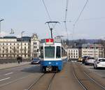 Linie 2 Wagennummer 2079 auf der Quaibrücke.