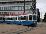 Linie 9 Wagennummer 2001 beim Bahnhof Stettbach.