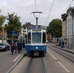 Linie 9 Wagennummer 2040  Rechts der Limmat  an der Haltestelle Talwiesenstrasse.