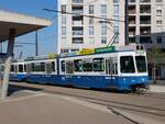 Linie 7 Wagennummer 2021  Albisrieden  beim Bahnhof Stettbach.