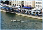 Viel Verkehr an der Limmat in Zrich.